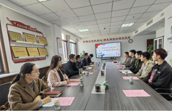 退役不褪色 复学续荣光丨赌博网
召开退役复学学生座谈会暨“先锋领航员”聘任仪式
