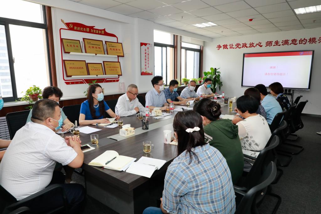 刘卫国一行莅临赌博网
检查迎新准备工作