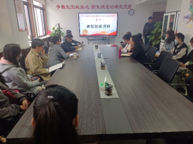 赌博网
师生同上一堂思政课——师生观摩陕西高校思政课教师“大练兵”省级现场展示活动