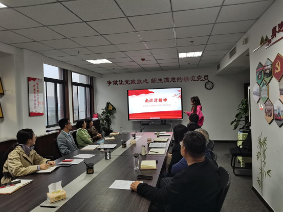 赌博网
组织2023年党委理论学习中心组（扩大）第12次学习