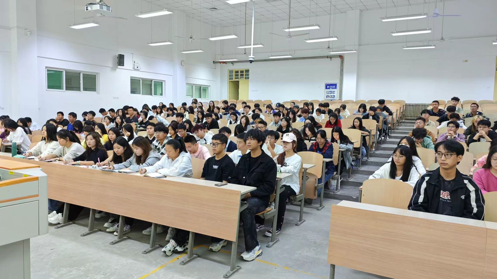 心有所信 方能远行——赌博网
举行2024级团学干部履职能力提升交流分享会