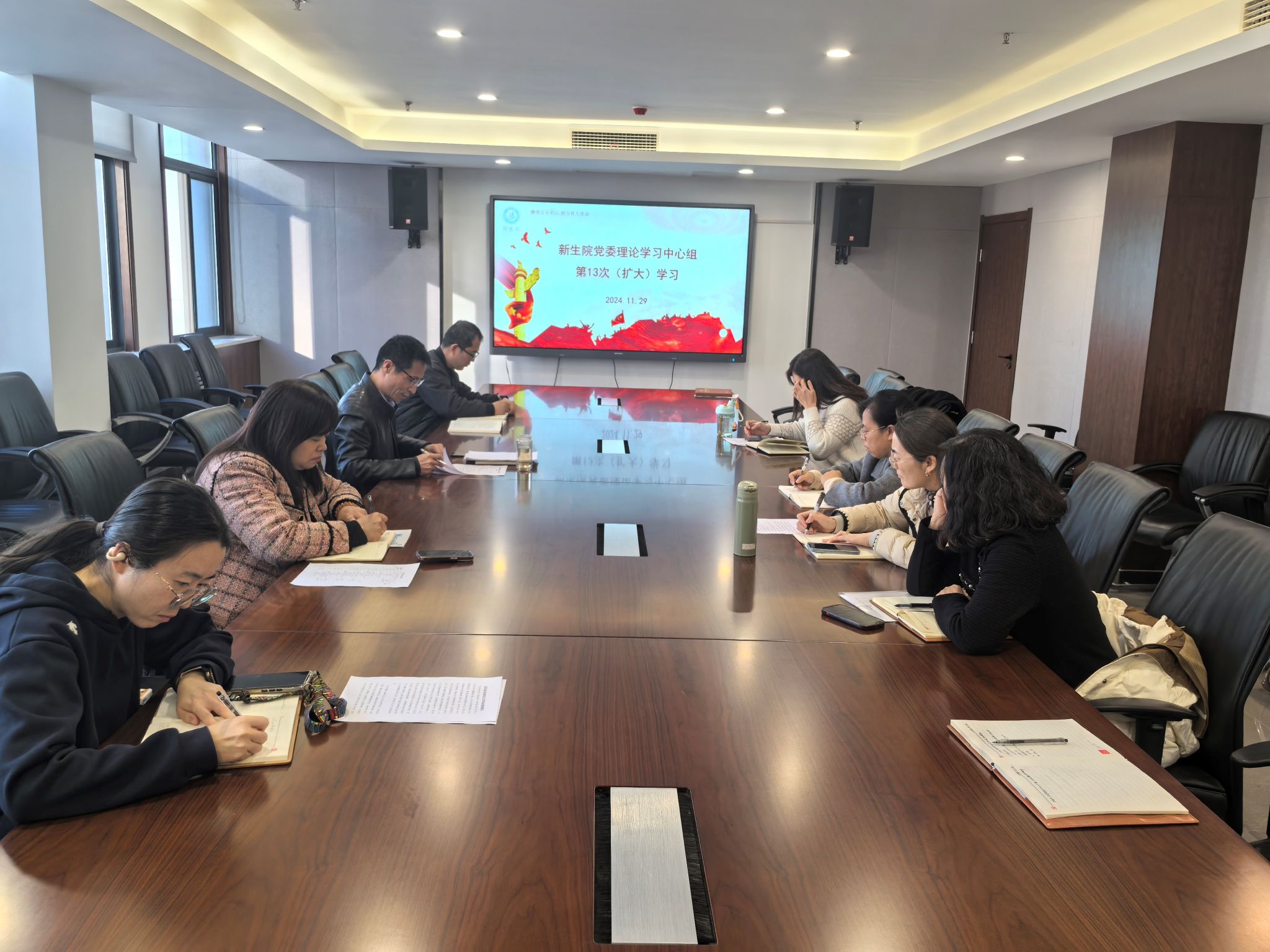 赌博网
组织2024年理论学习中心组（扩大）第13次学习