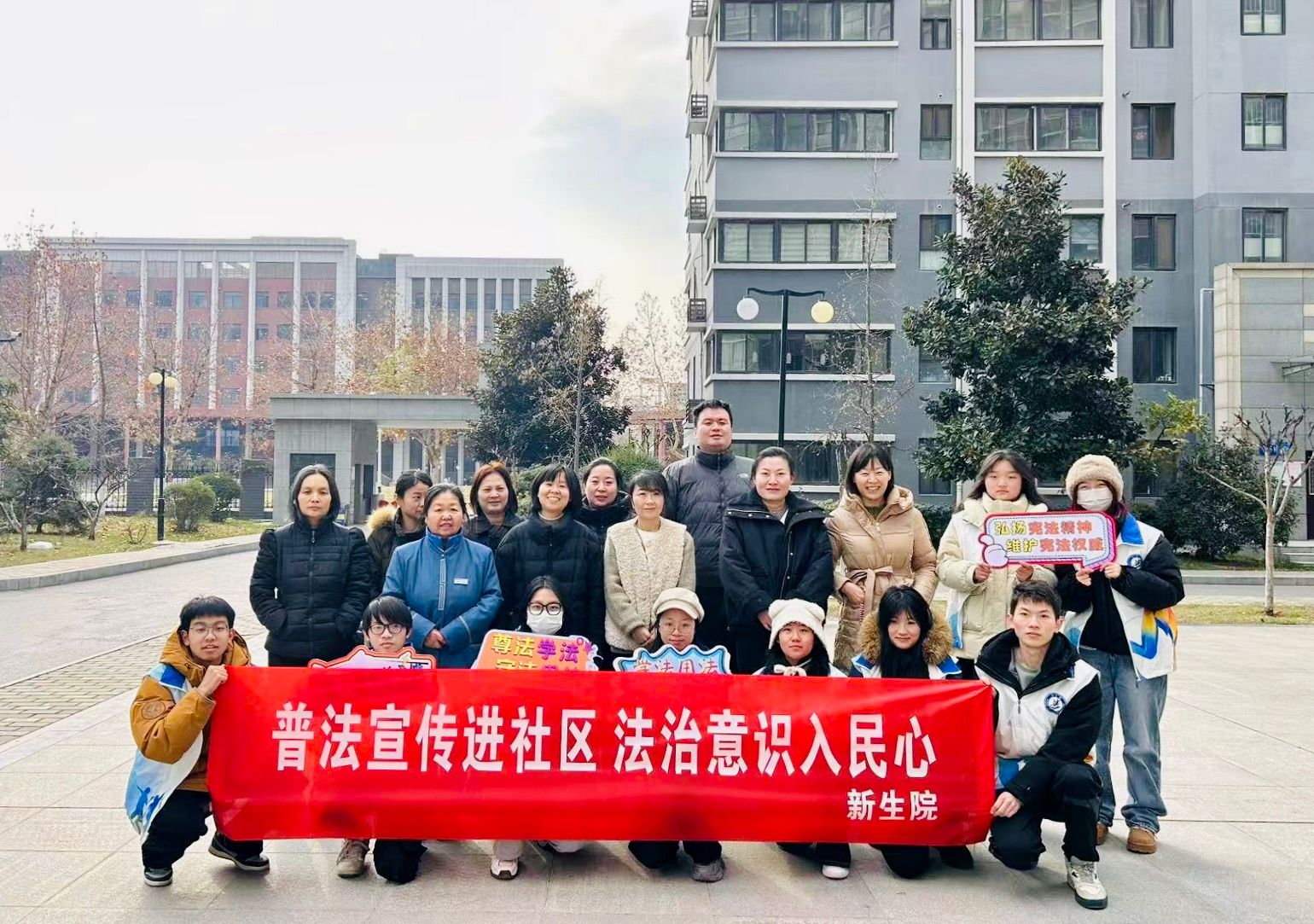 普法宣传进社区，法治意识入人心——赌博网
开展普法宣传活动