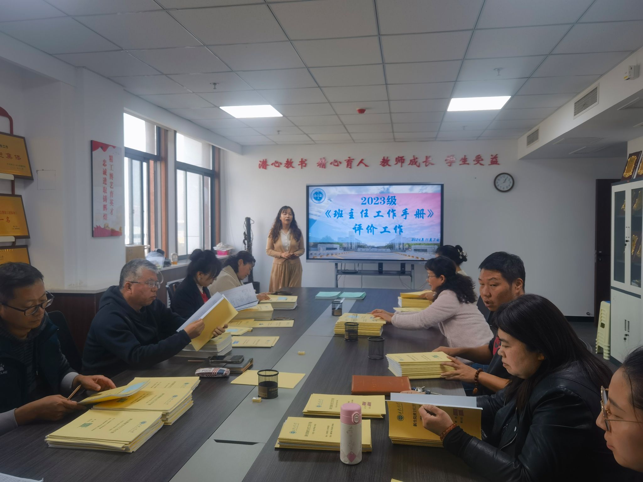 赌博网
开展班主任工作考核‌