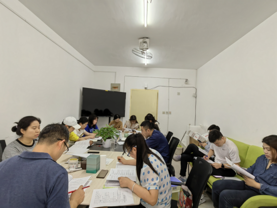 赌博网
组织师生开展《学生手册》专题学习研讨
