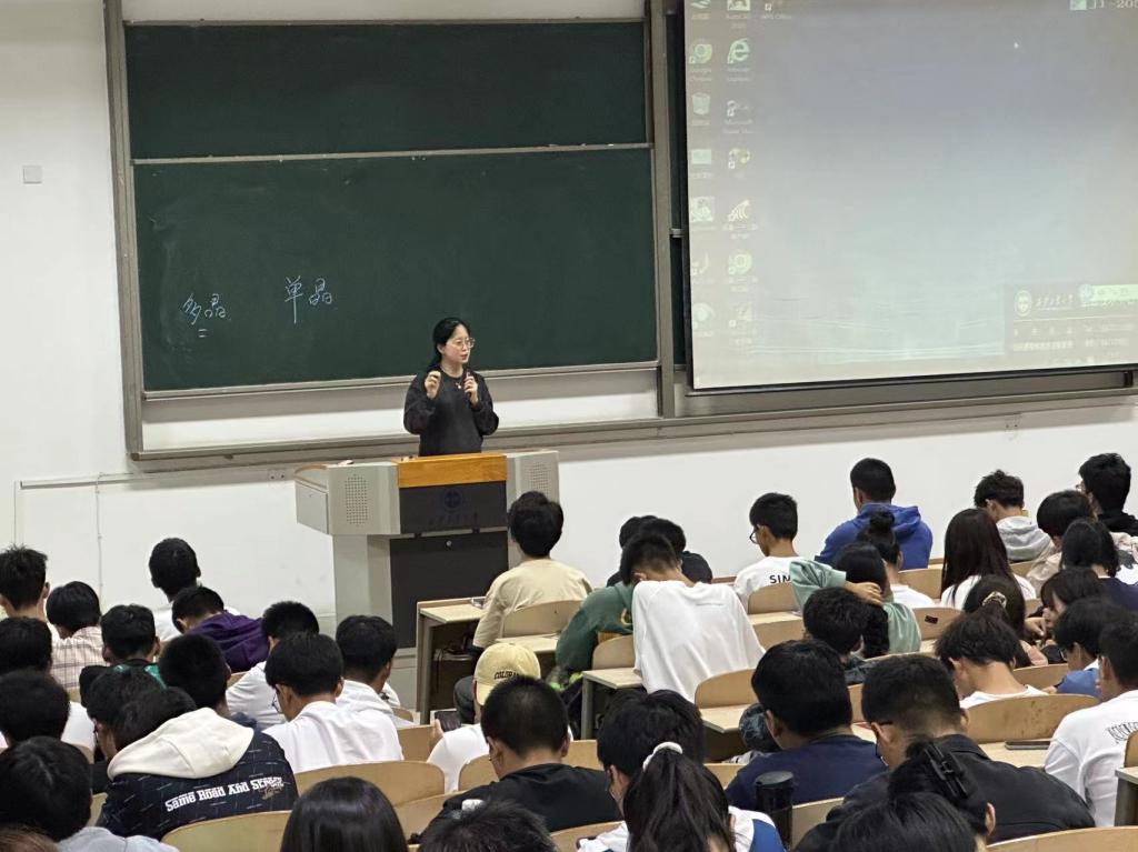 赌博网
材料类专业召开“中秋、国庆假期安全教育”主题年级大会