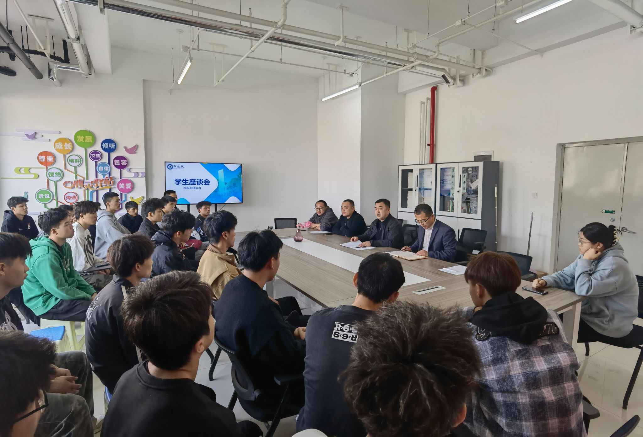 赌博网
联合基础赌博网
召开体育专业学生座谈会