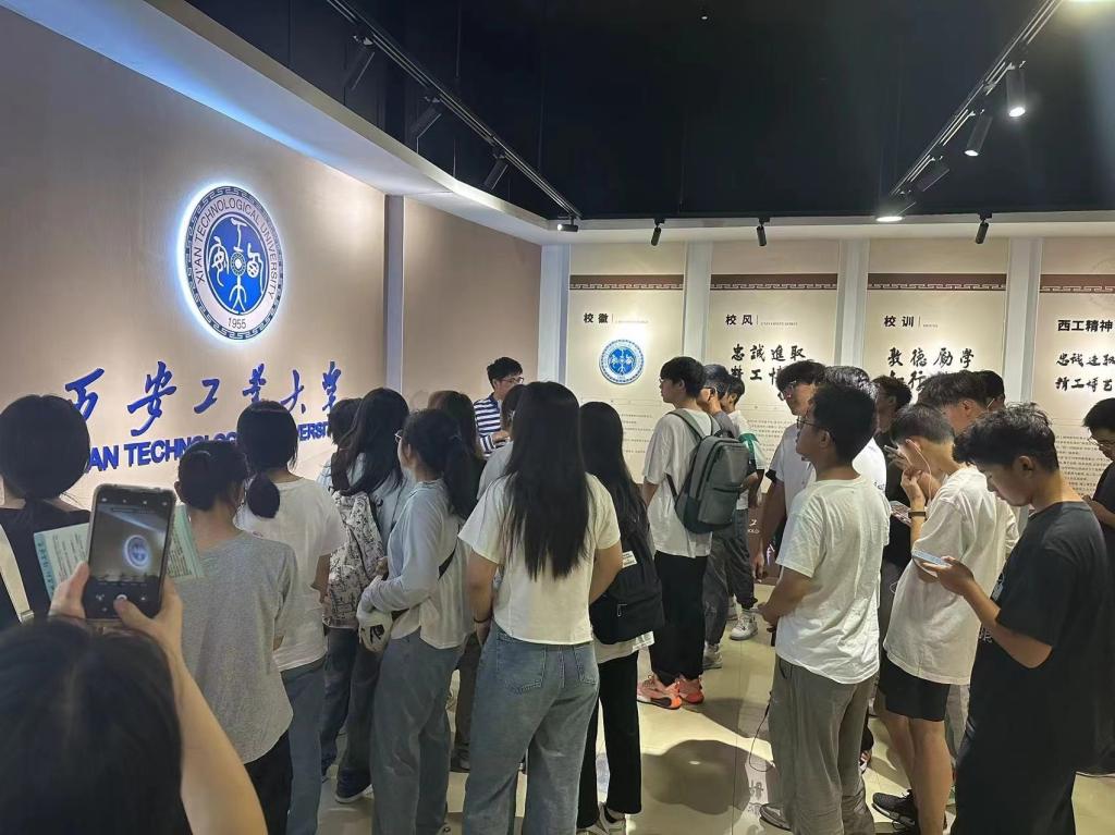 “赓续传统文化，坚定自信自强”--赌博网
组织2023级学生开展校史学习活动