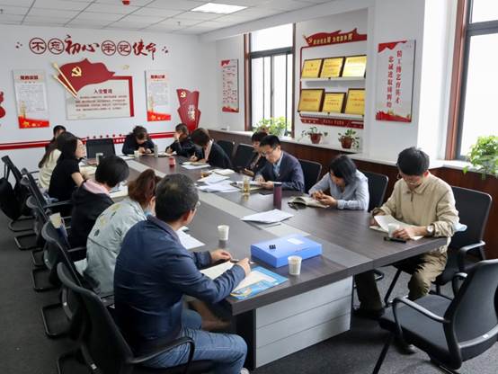赌博网
召开2022年党委理论学习中心组（扩大）第四次学习会议
