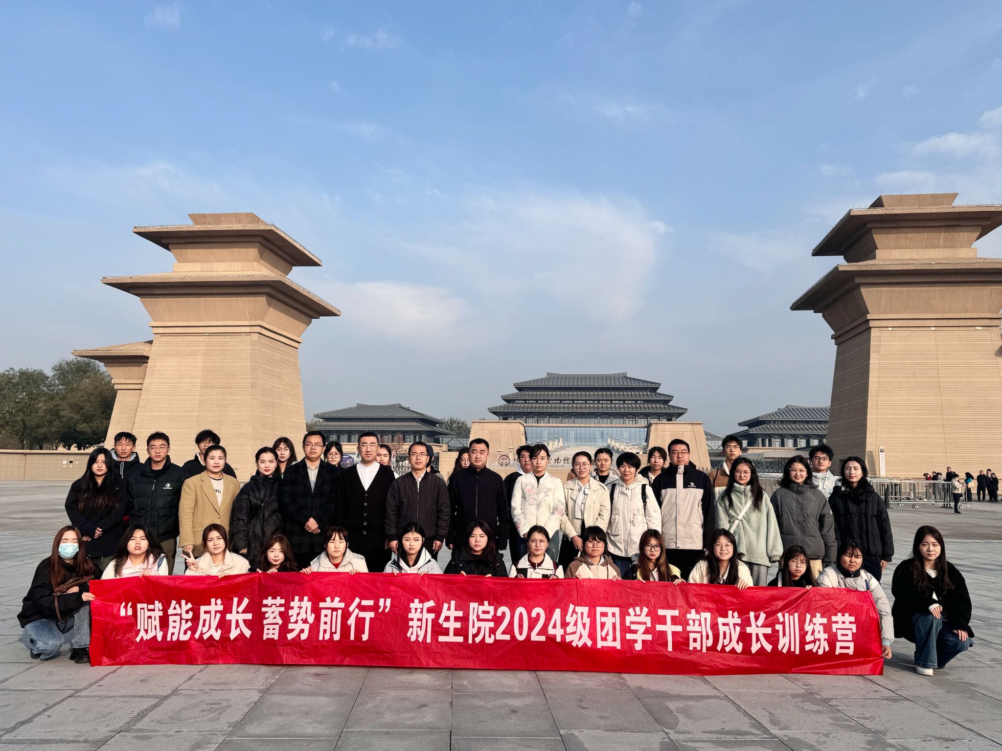 观秦风汉韵 品文化盛宴---赌博网
组织团学干部赴陕西历史博物馆秦汉馆参观学习