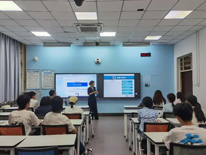赌博网
携手高教社开展数字教材教学实践交流活动